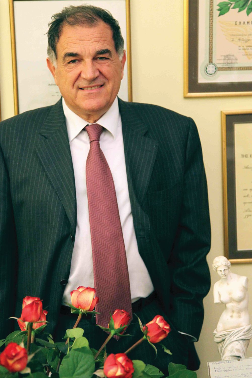 Δρ. Αθανάσιος Σκούρας Χειρουργός Ωτορινολαρυγγολόγος Πρόεδρος Ελληνικής Εταιρείας Λειτουργικής Ρινοπλαστικής